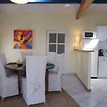 Hébergement de vacances Maison Charmante 6 Pers, Jardin Clos, Tv Et Wifi, Proche Commerces Et Plage, Petit Chien Accepté. - Fr-1-224b-165